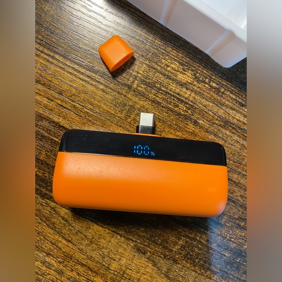 Mini Portable Charger with USB-C Connector 5200mAh,Compact LCD, power bank - Picture 10 of 11